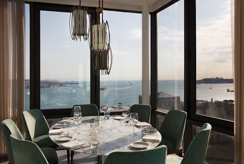 Vogue Restaurant & Bar