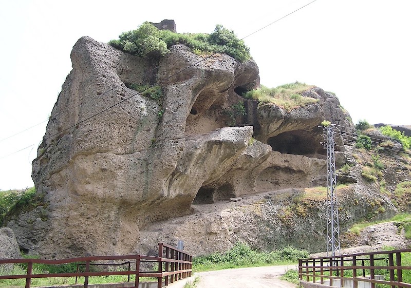 Tekkeköy Mağaraları