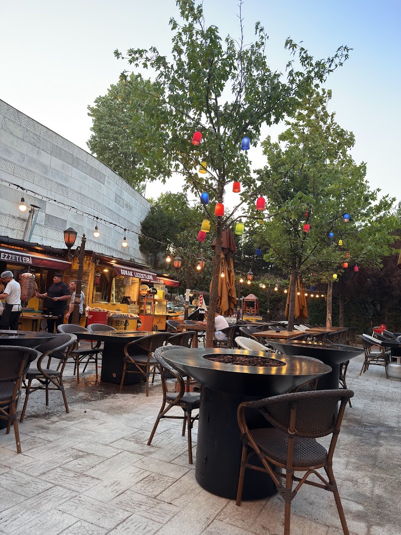 Saraylı Bahçe Sokak Lezzetleri