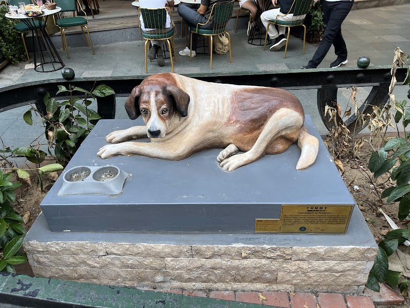 Semtin Köpeği Tommy Anıtı