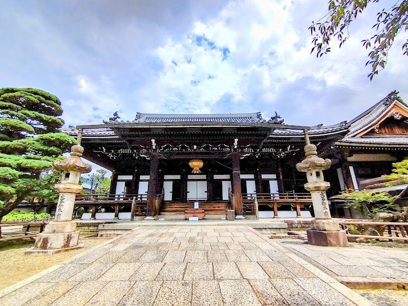 Otani Hombyo Temple (Mausoleum of Shinran)
