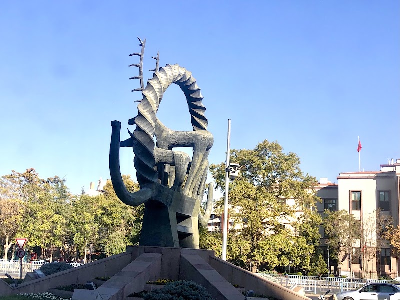 Hitit Güneş Kursu Heykeli