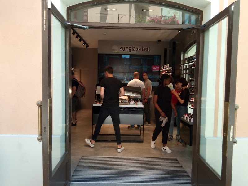 Sunglass Hut La Roca Village