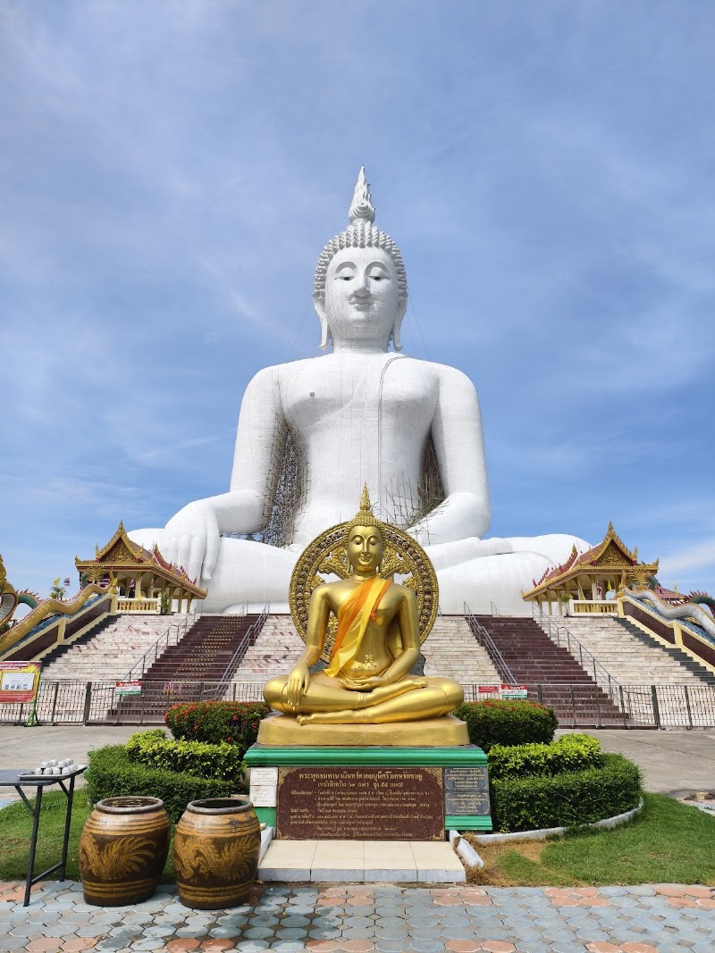 Big Buddha (Phra Phutta Maha Nawamin Sakyamuni Sri Wichian Chai Chan) at Wat Muang
