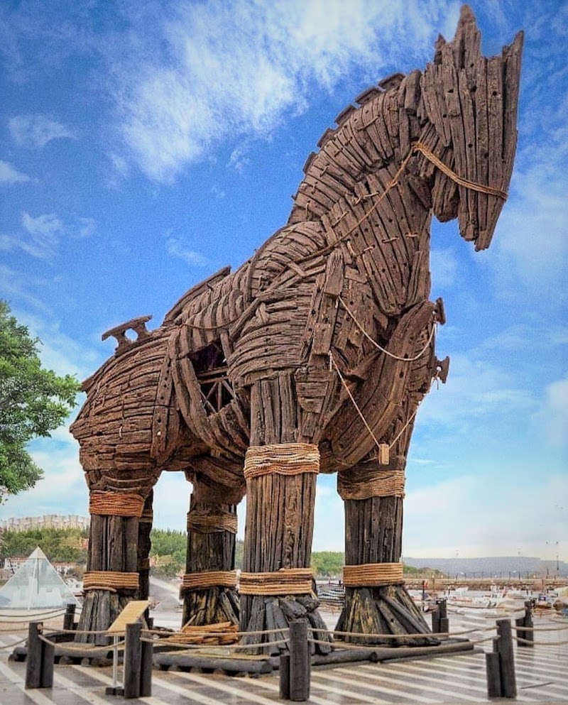 Trojan Horse Statue