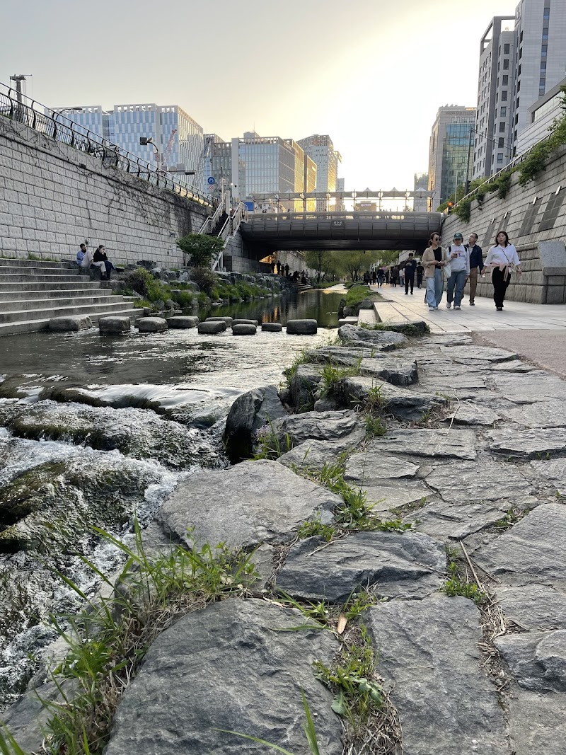 Cheonggyecheon stream