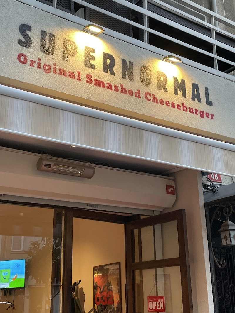 Supernormal Burger Moda
