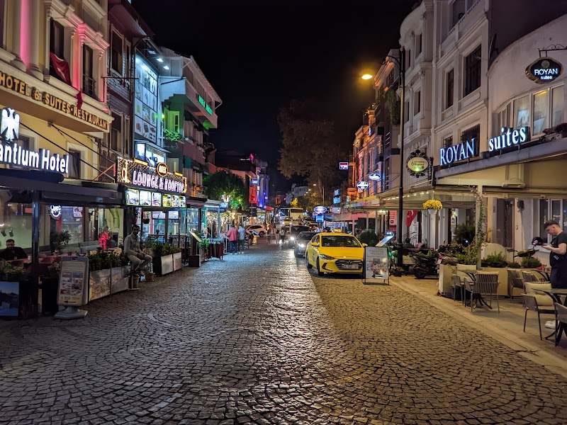 Akbıyık Caddesi