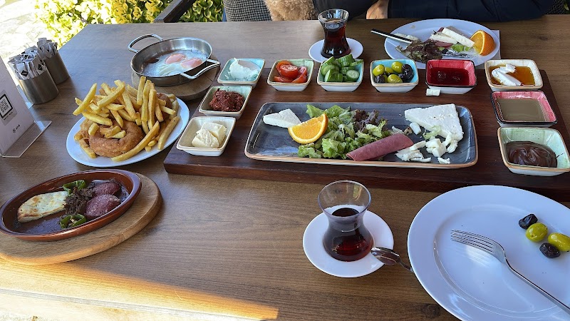 TUZLA DENİZ KULÜBÜ