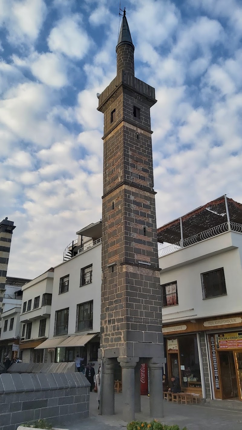 Dört Ayaklı Minare
