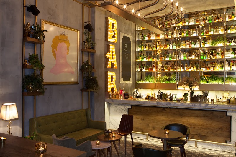 Moretenders’ Cocktail Crib & Sushi