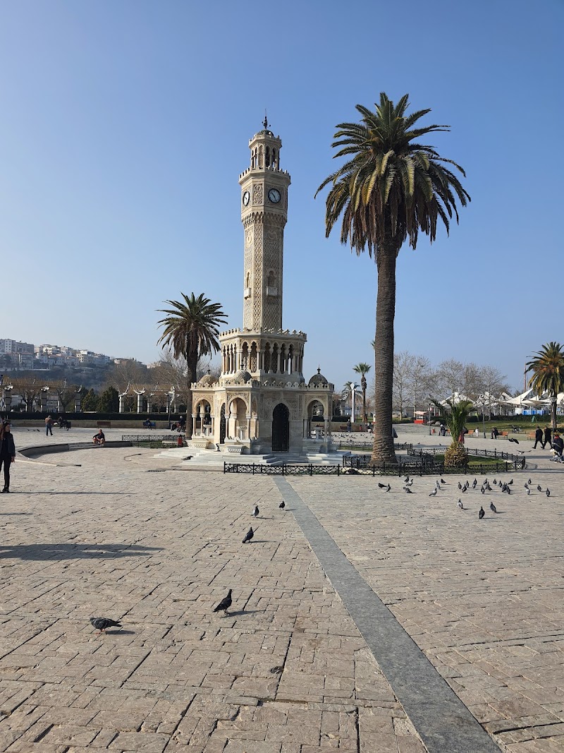 Konak Meydanı