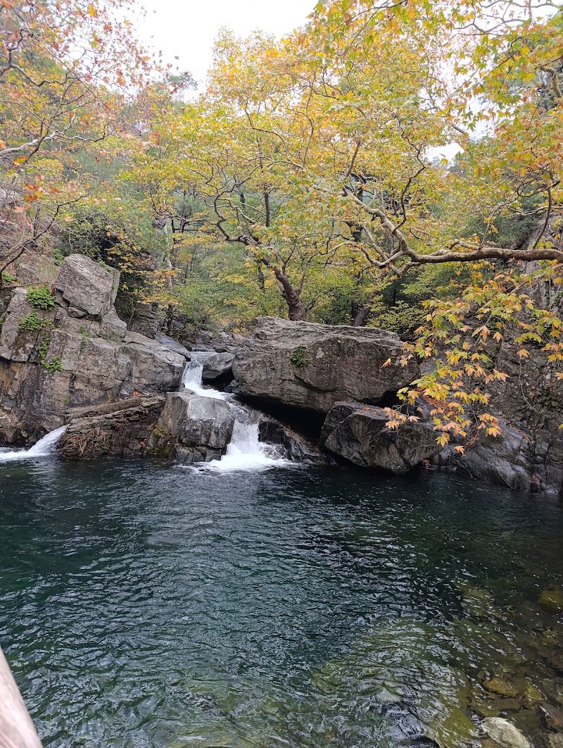 Sütüven Şelalesi