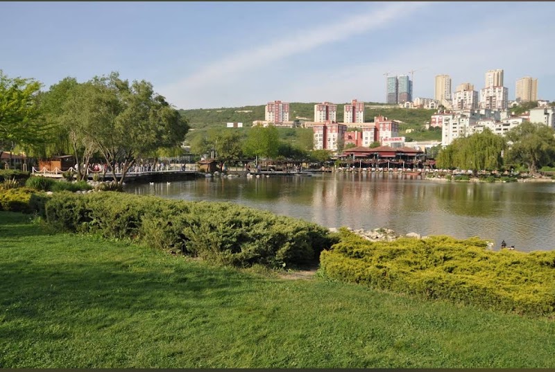 Bahçeşehir Gölet Park