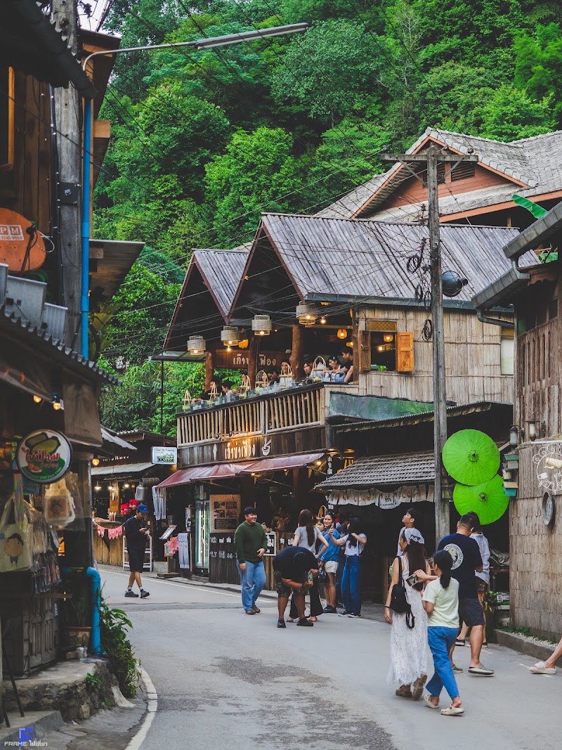 Mae Kampong Village