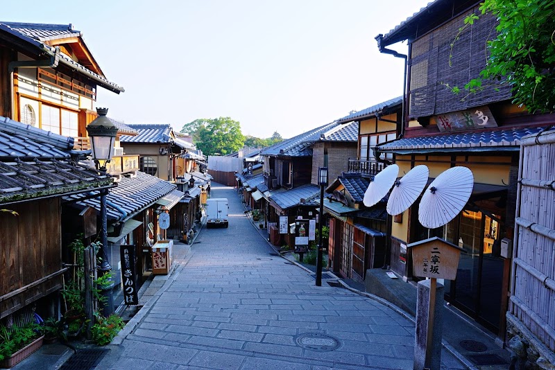 Ninen Zaka Path