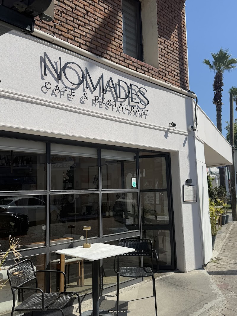 NOMADES Cafe & Restaurant