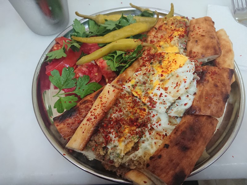 Tarihi Kardeşler Börek Pidecisi