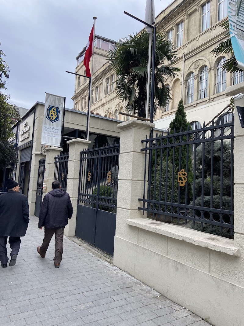 Saint Benoît Fransız Lisesi