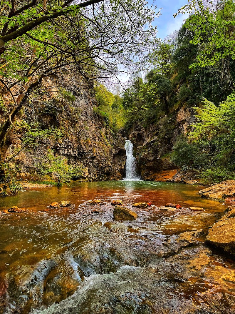 Hacılı şelalesi
